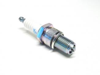 Zündkerze NGK - BR8ES mit langem Gewinde. 